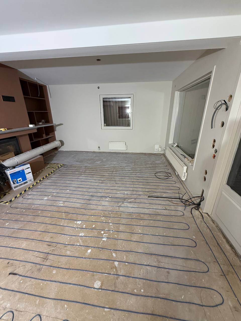 Electric underfloor heating cables laid out before floor finishing